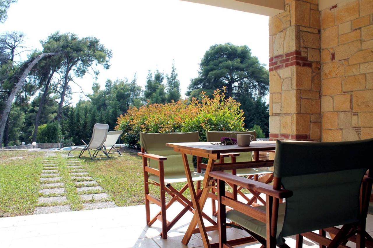 4 Bedroom Villa With Pool And Garden Неа-Фокеа Экстерьер фото