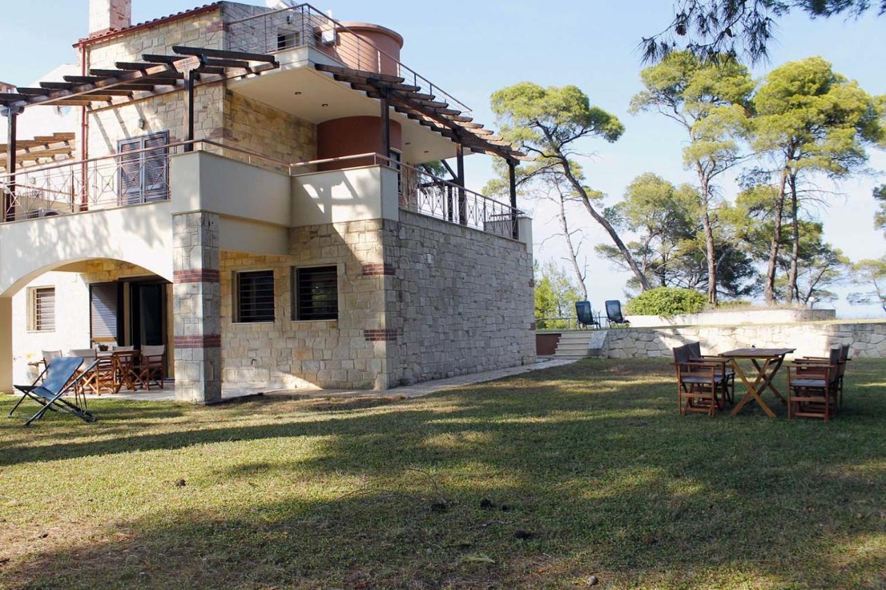 4 Bedroom Villa With Pool And Garden Неа-Фокеа Экстерьер фото