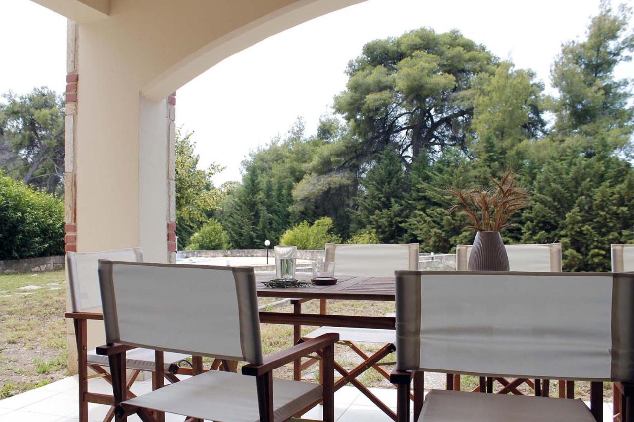 4 Bedroom Villa With Pool And Garden Неа-Фокеа Экстерьер фото